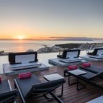 アデへのホテル